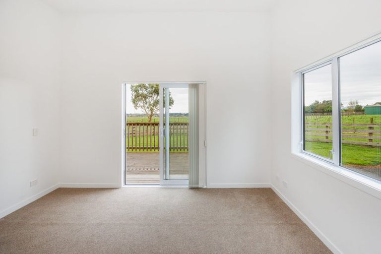 Photo of property in 35 Oram Drive, Turitea, Palmerston North, 4472