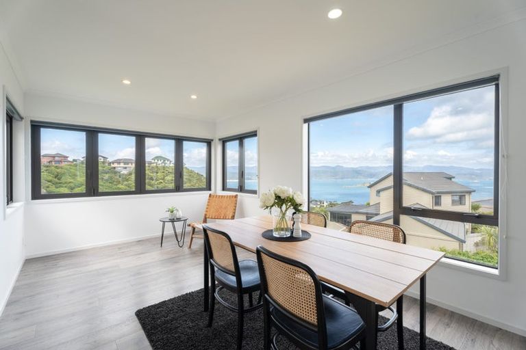 Photo of property in 7 Forbes Lane, Newlands, Wellington, 6037