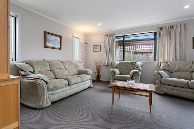 Photo of property in 19 Lilac Close, Cambridge, 3434