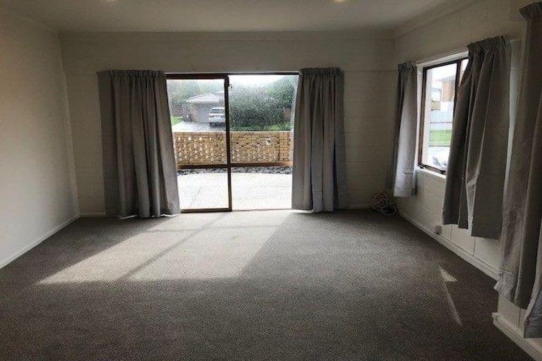 Photo of property in 12 Prince Regent Drive, Half Moon Bay, Auckland, 2012
