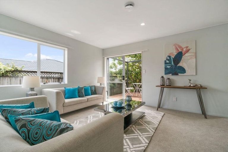 Photo of property in 10 Imelda Road, Te Atatu Peninsula, Auckland, 0610