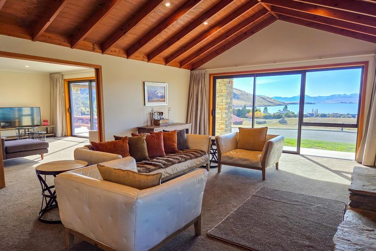 Photo of property in 2 Walter Black Place, Lake Tekapo, 7999