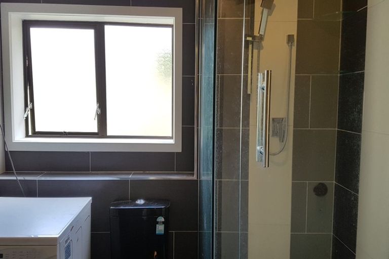 Photo of property in 1/7 Northwick Place, Hillcrest, Auckland, 0627