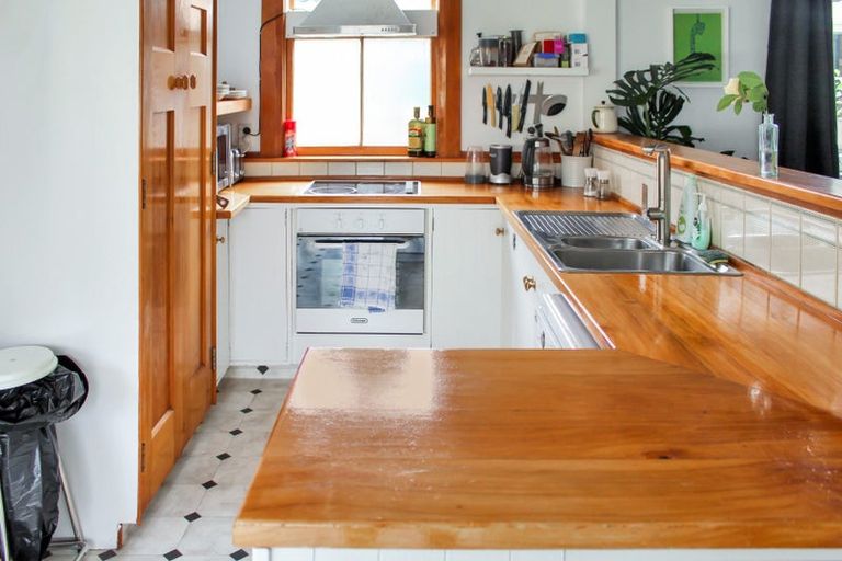 Photo of property in 43 Stewart Crescent, Hokowhitu, Palmerston North, 4410