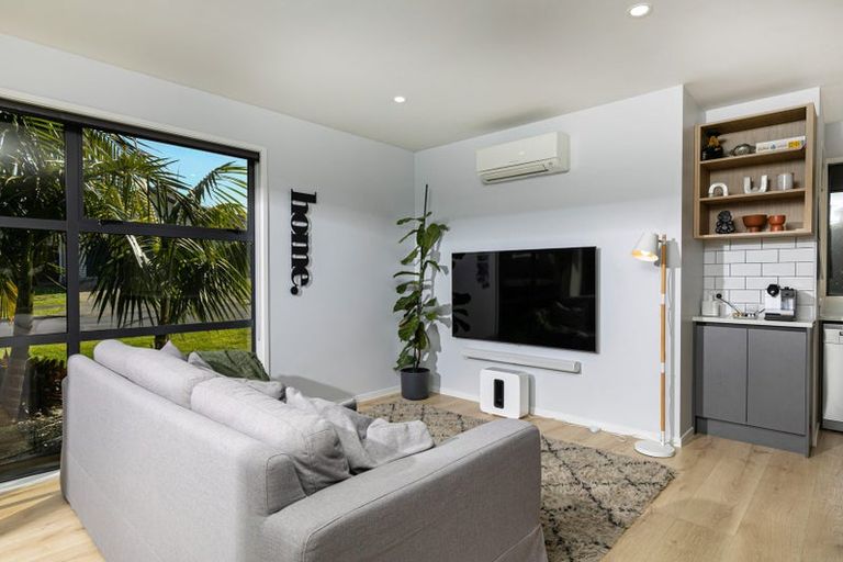 Photo of property in 4 Karika Place, Massey, Auckland, 0614