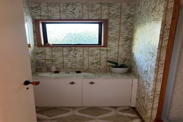 Photo of property in 4 Rae Road, Campbells Bay, Auckland, 0620