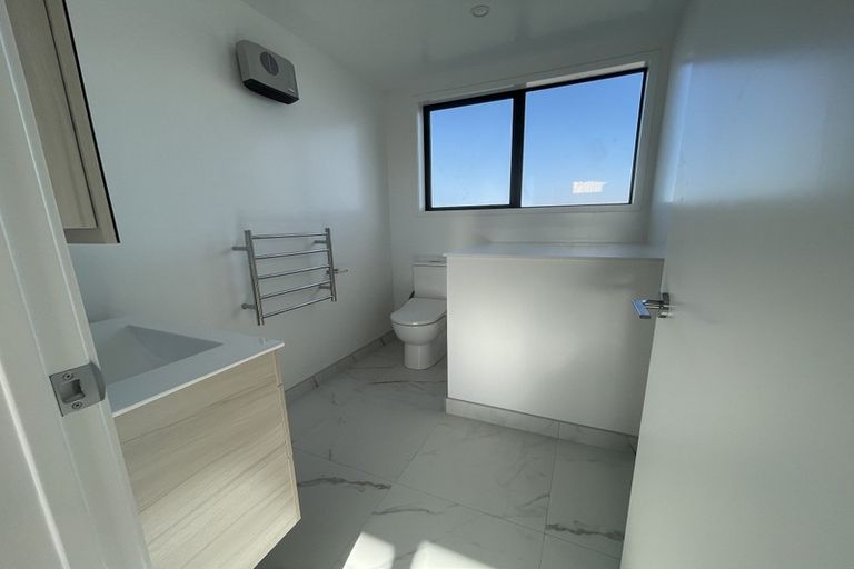 Photo of property in 8/19 Karamu Street, Te Atatu Peninsula, Auckland, 0610