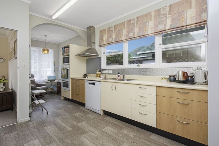 Photo of property in 11a Arthur Grove, Waikanae, 5036