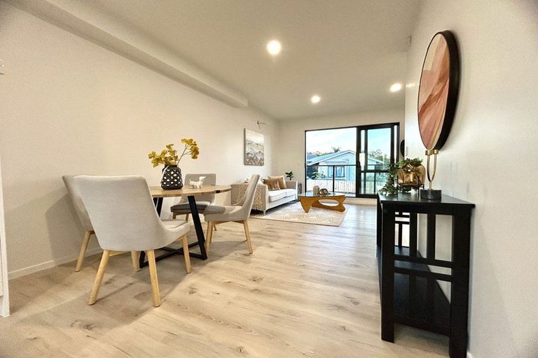 Photo of property in 11 Kayle Glen, West Harbour, Auckland, 0618