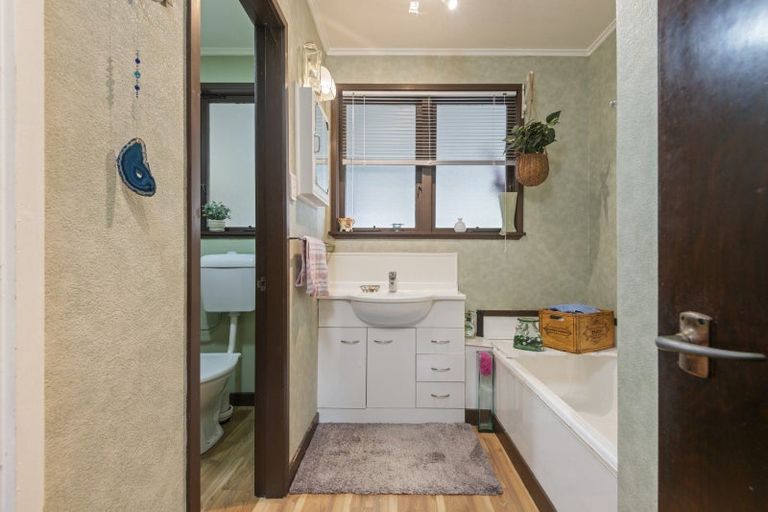 Photo of property in 14 Rakino Place, Awapuni, Palmerston North, 4412