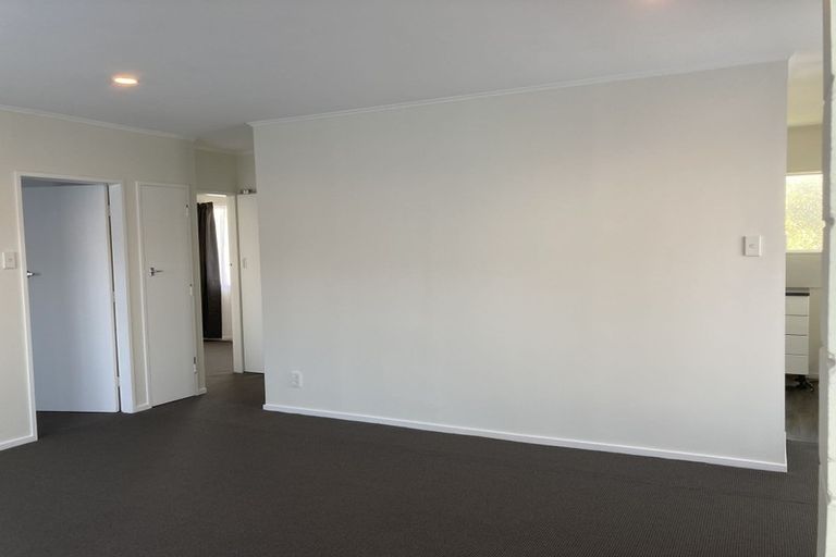 Photo of property in 105f2 Apu Crescent, Lyall Bay, Wellington, 6022