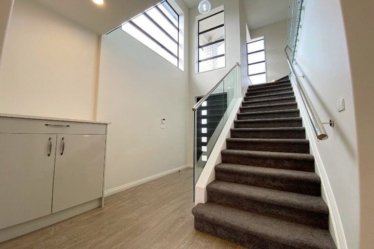 Photo of property in 42 Mcwhirters Farm Lane, Massey, Auckland, 0614