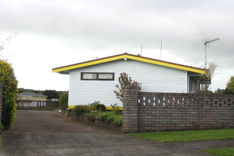 Photo of property in 20 Saint Ives Grove, Whalers Gate, New Plymouth, 4310
