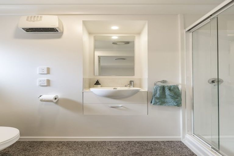 Photo of property in 89 Seaview Road, Glenfield, Auckland, 0629