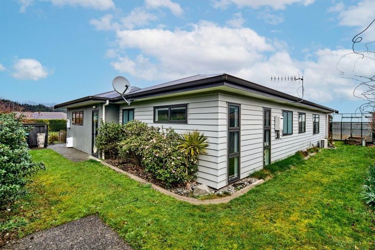 Photo of property in 49 Sunstone Crescent, Brown Owl, Upper Hutt, 5018