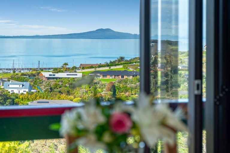 Photo of property in 8 Clayden Drive, Gulf Harbour, Whangaparaoa, 0930