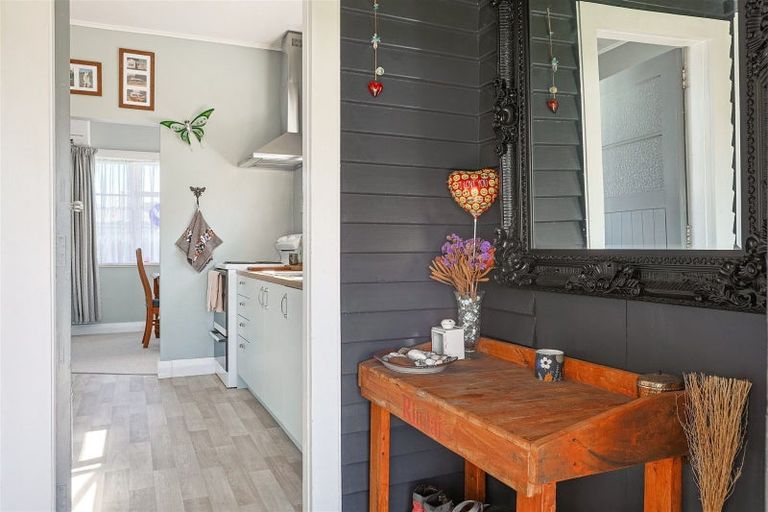 Photo of property in 25 Cobden Street, Westport, 7825