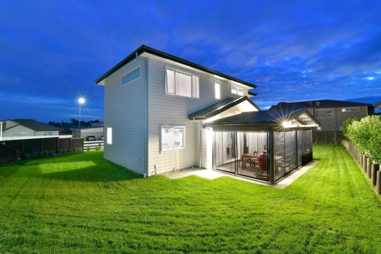 Photo of property in 18 Flavell Drive, Orewa, 0931