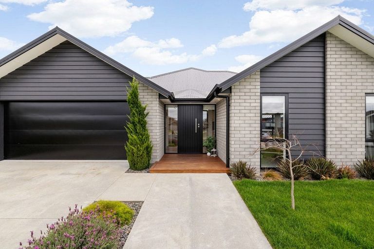 Photo of property in 19 Rose Leigh Drive, Cambridge, 3434