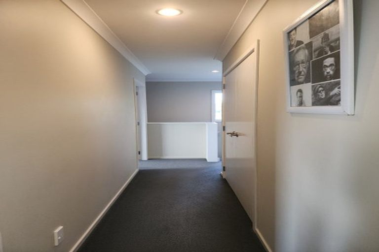 Photo of property in 1 Mount Marua Way, Timberlea, Upper Hutt, 5018