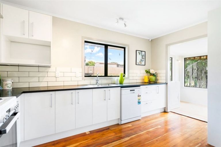 Photo of property in 14 Poto Street, Te Atatu South, Auckland, 0610