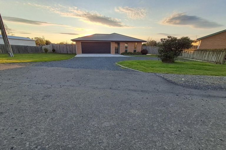 Photo of property in 8 Sandown Street, Waihola, Milton, 9073