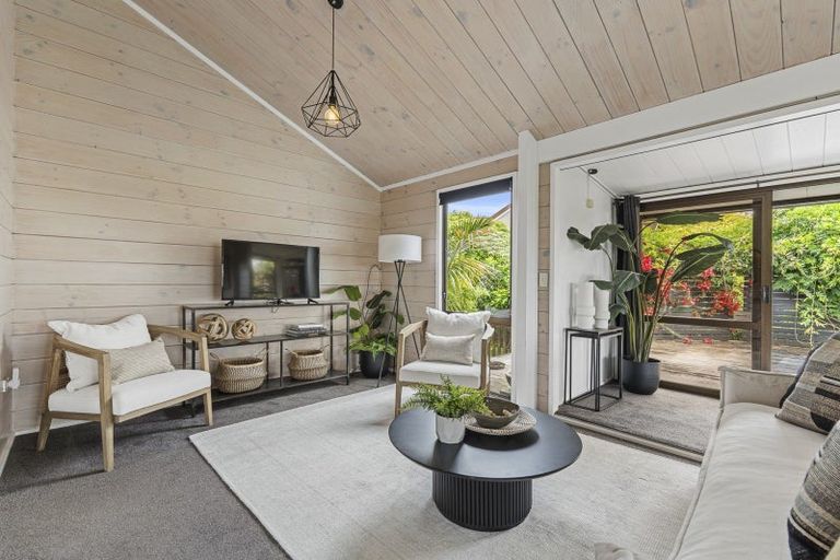 Photo of property in 6 Honnor Place, Hurdon, New Plymouth, 4310