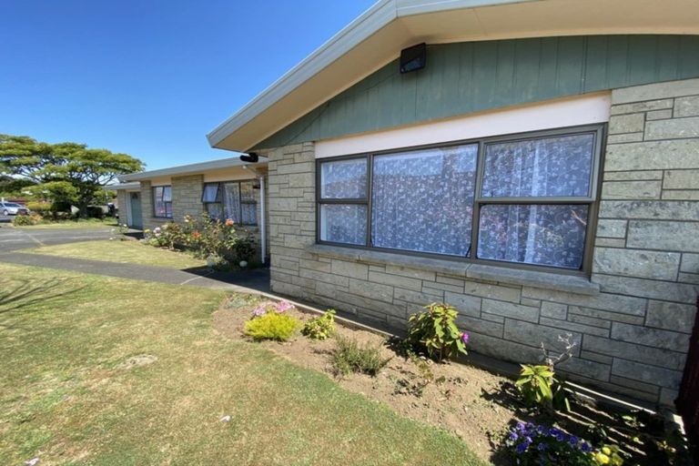 Photo of property in 16 Matai Place, Hawera, 4610