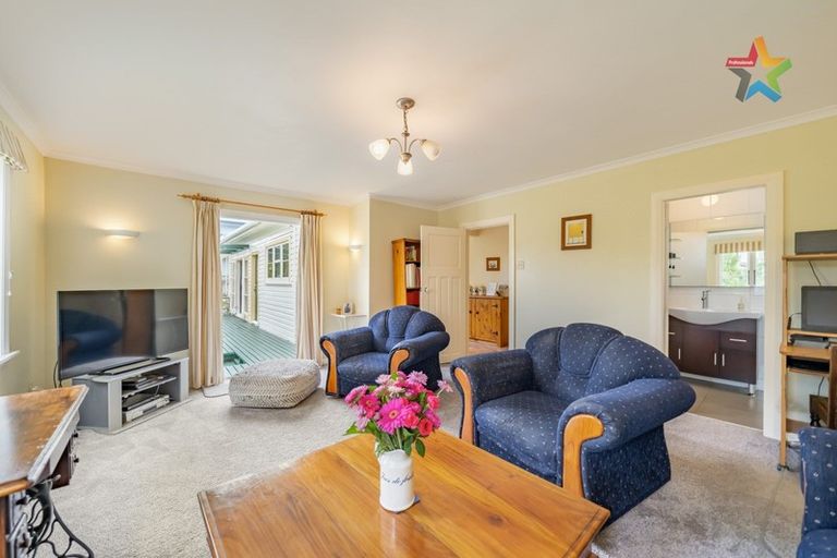 Photo of property in 1 Woodvale Grove, Fairfield, Lower Hutt, 5011