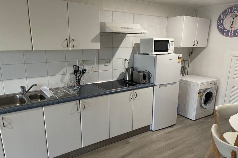 Photo of property in 6 Judkins Crescent, Cockle Bay, Auckland, 2014