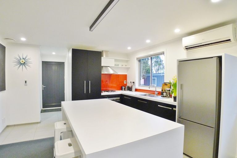 Photo of property in 32 Queen Mary Avenue, New Lynn, Auckland, 0600