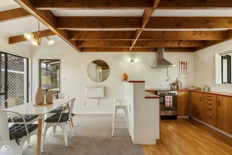 Photo of property in 8a/1 West Lynn Road, Titirangi, Auckland, 0604