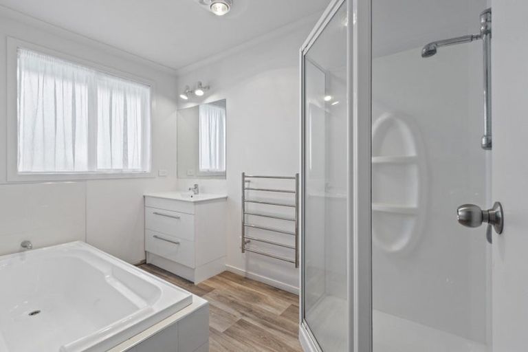 Photo of property in 28 Oaklands Drive, Cambridge, 3434