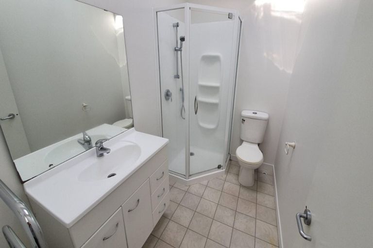 Photo of property in 268/2a Onewa Road, Birkenhead, Auckland, 0626