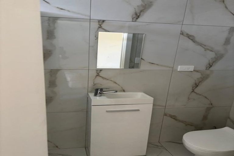 Photo of property in 1/48 Sandgate Avenue, Botany Downs, Auckland, 2010