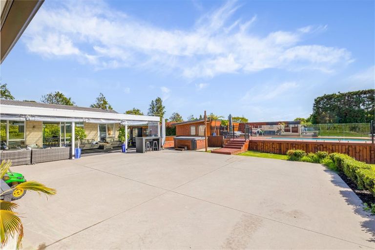 Photo of property in 773 Waitakere Road, Kumeu, 0891