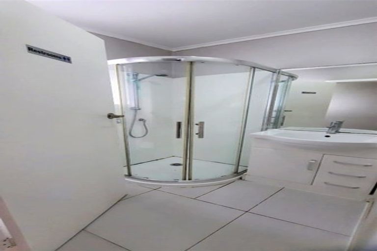 Photo of property in 17 Harrington Road, Henderson, Auckland, 0610