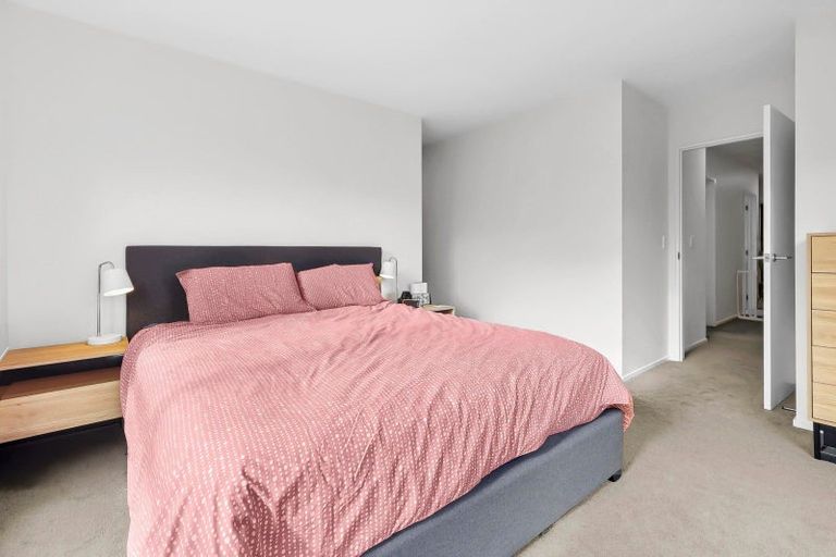 Photo of property in 51 Kirimoko Crescent, Wanaka, 9305