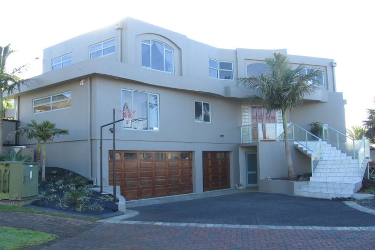 Photo of property in 24 Marguerita Place, West Harbour, Auckland, 0618