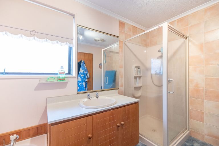 Photo of property in 2/9a Kingham Place, Avonhead, Christchurch, 8042