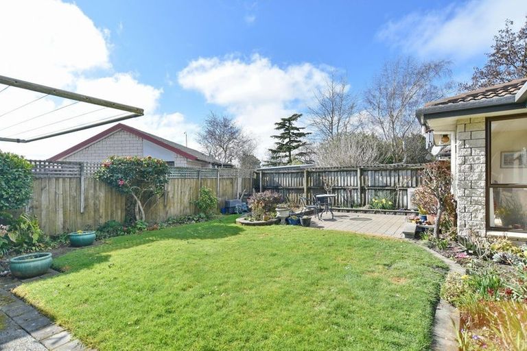 Photo of property in 2/7 Cassidy Place, Belfast, Christchurch, 8051