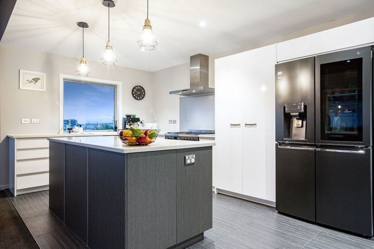 Photo of property in 7 Aoraki Rise, Aotea, Porirua, 5024