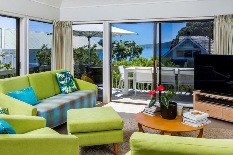 Photo of property in 30 Oxford Terrace, Coromandel, 3506