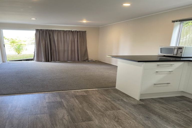 Photo of property in 3 Camilla Grove, Totara Vale, Auckland, 0629