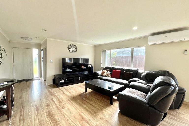 Photo of property in 15 Yatterina Avenue, Takanini, 2112