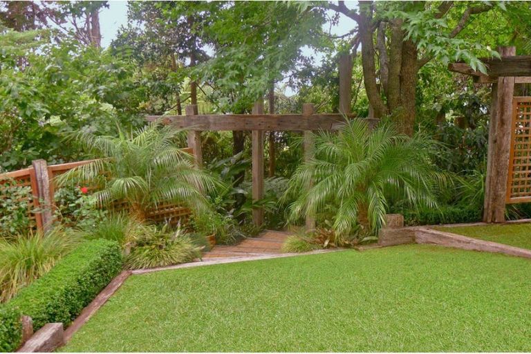 Photo of property in 34 Arapito Road, Titirangi, Auckland, 0604