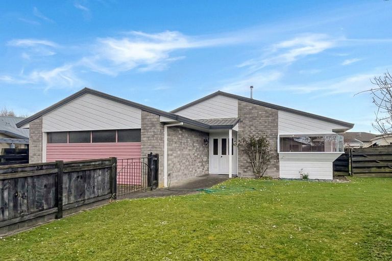 Photo of property in 15 Peppertree Glade, Kelvin Grove, Palmerston North, 4414