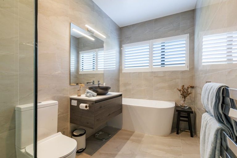 Photo of property in 33 Hackett Road, Jacks Point, Queenstown, 9371