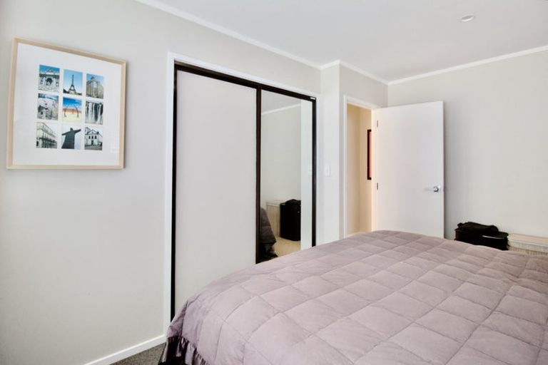 Photo of property in 2a Taipari Road, Te Atatu Peninsula, Auckland, 0610