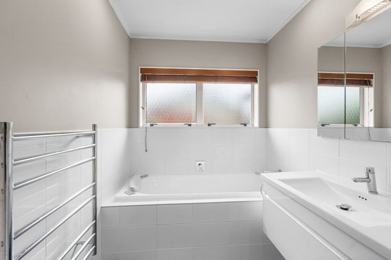 Photo of property in 9 Cromwell Drive, Fitzroy, Hamilton, 3206